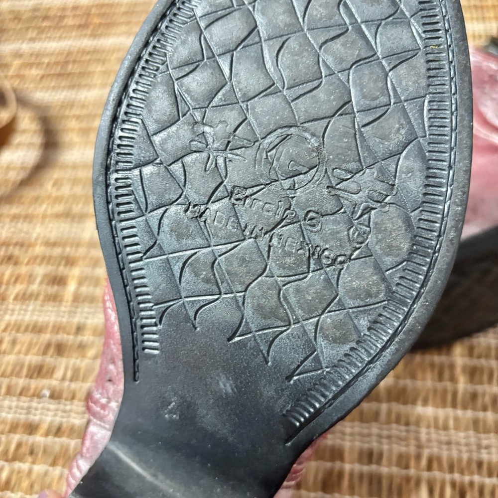 Circle G  Ankle Boots with Cutout Design - Picture 5 of 7